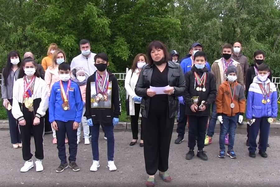 «Вы президент - вы все можете!»: юные казанские дзюдоисты просят «дядю Володю» вернуть любимого тренера, уволенного по статье