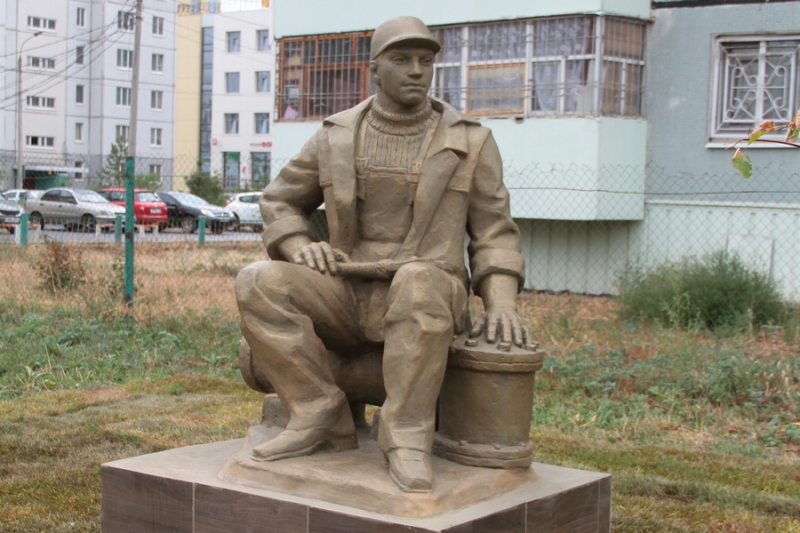 Памятник сантехнику в Казани назвали Талгатом