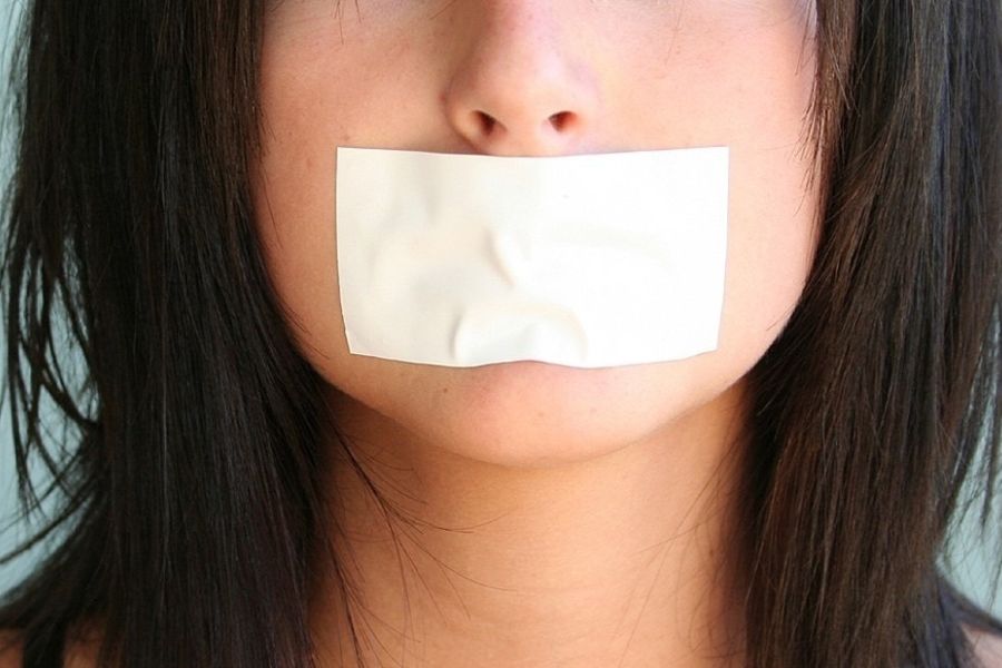 Матери рот не заклеишь!