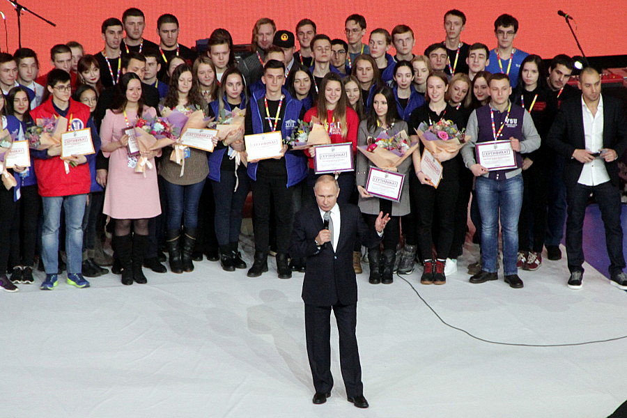 Гвоздь программы: студенты в Казани увидели Путина между выступлениями «Бандэроса» и «Зверей»