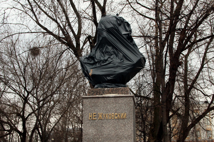 Как тают миллионы и гипсовые носы в казанском парке «Крылья Советов»