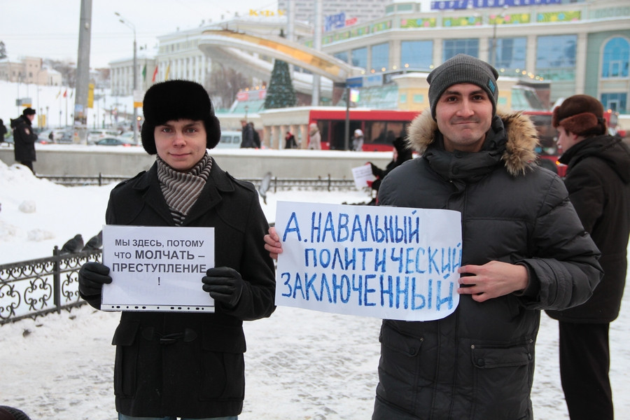 В Казани провели пикеты сторонники и законспирированные противники Навального