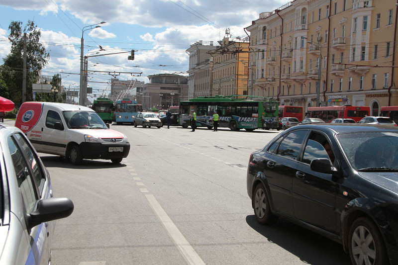 "Умный" светофор - не для высоких гостей