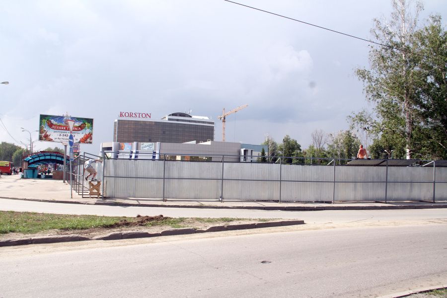 Памятник подвинут