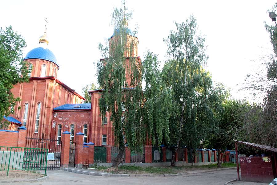 Казанские чиновники считают, что помойка у входа в храм - это норма