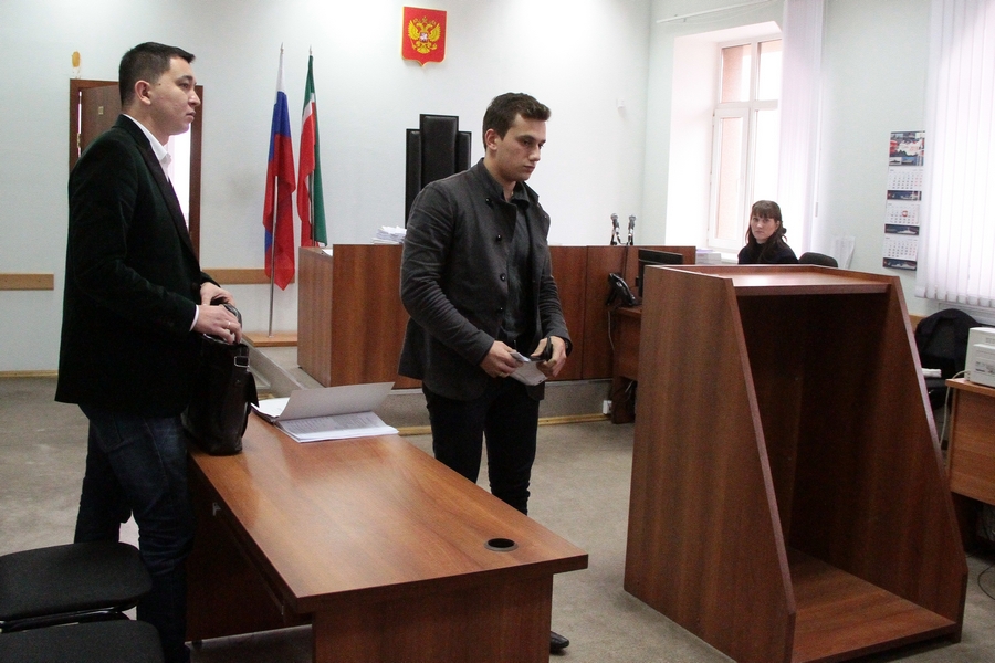 В Казани после встречи с мажором на тонированной «Ауди» гаишник попал в больницу