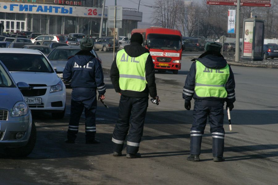 В Татарстане арестовали тридцать семь иномарок