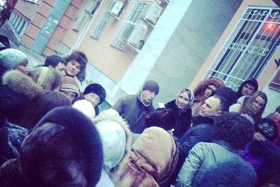 Весна красна паспортами. Заграничными.