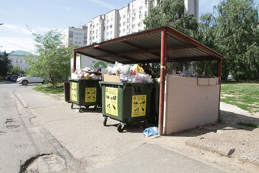 Бутылки — сюда, тряпки — туда: казанцы оказались не готовы к раздельному сбору мусора