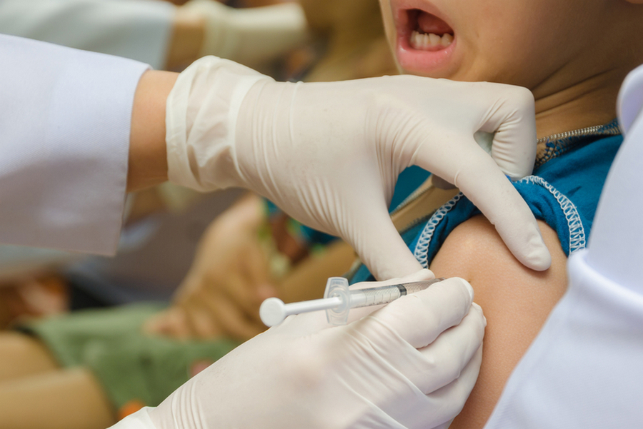 «Пусть попробуют - такой родительский бунт поднимется!»: в Татарстане оценили федеральную инициативу не принимать в школы и садики детей без прививок