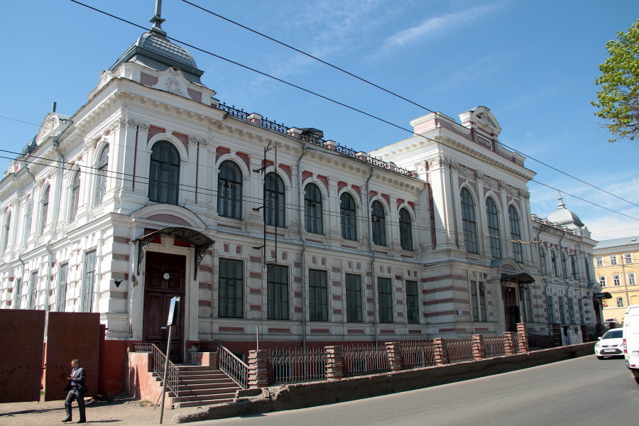 Театр «Созвездие - Йолдызлык» сгубили привидения?