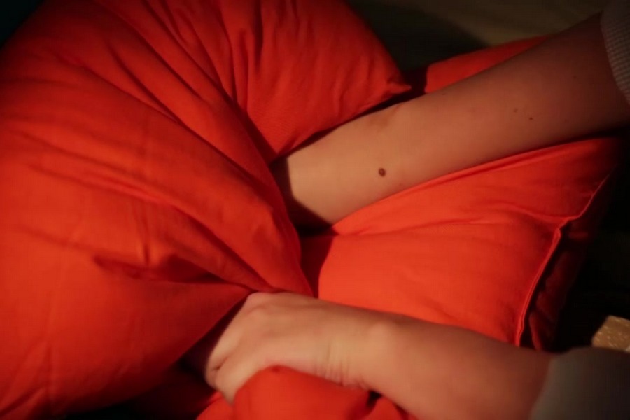 В казанском детсаду воспитательница душила ребенка подушкой