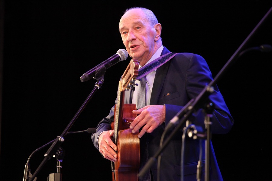 Казанского поющего доктора Владимира Муравьева сравнили с автоматом Калашникова