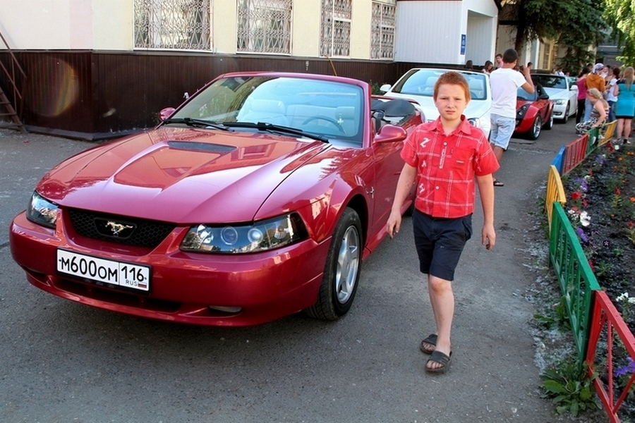 Воспитанников детдома прокатили на кабриолетах