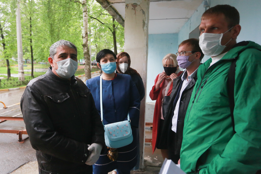 «А куда идут деньги, нам не говорят!»: в Казани война жильцов девятиэтажки с председателем ТСЖ достигла апогея