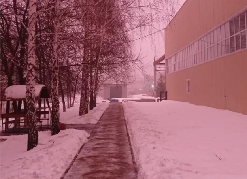 На Бугульму опустился розовый туман