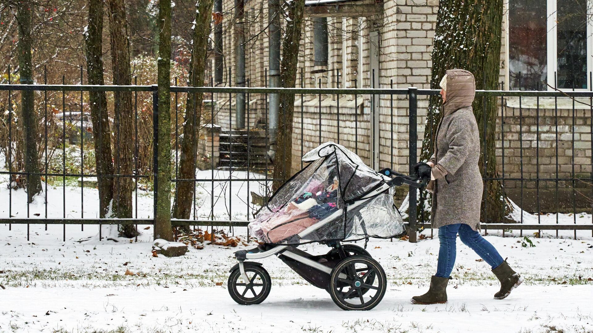 Путин подписал закон о выплате маткапитала только гражданам России