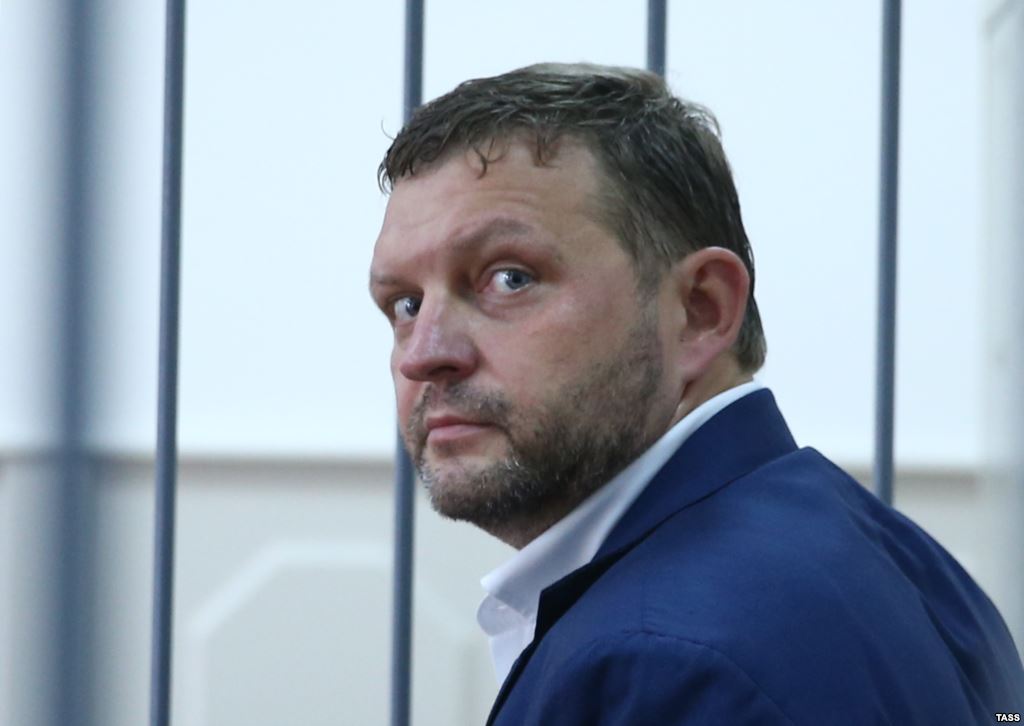 Суд освободил от наказания экс-губернатора Кировской области