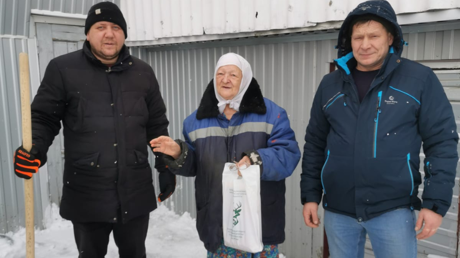 Жительница Татарстана оказалась заблокирована в доме из-за снегопада