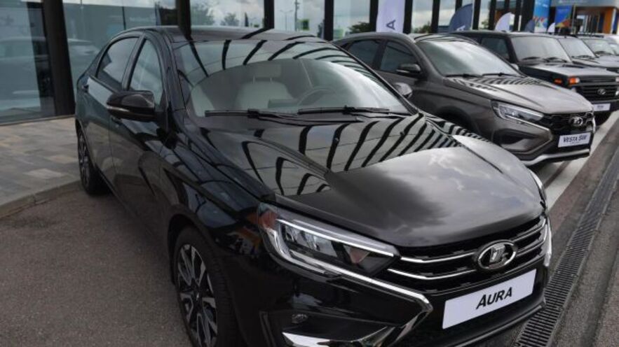 Сотрудники Минфина первыми пересядут на LADA Aura