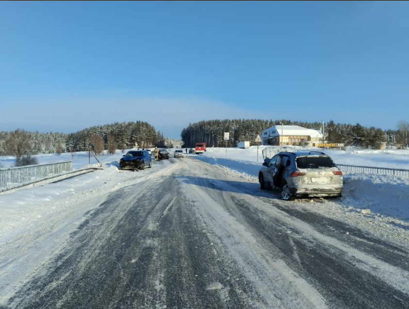 В Татарстане в ДТП пострадали взрослый и двое детей