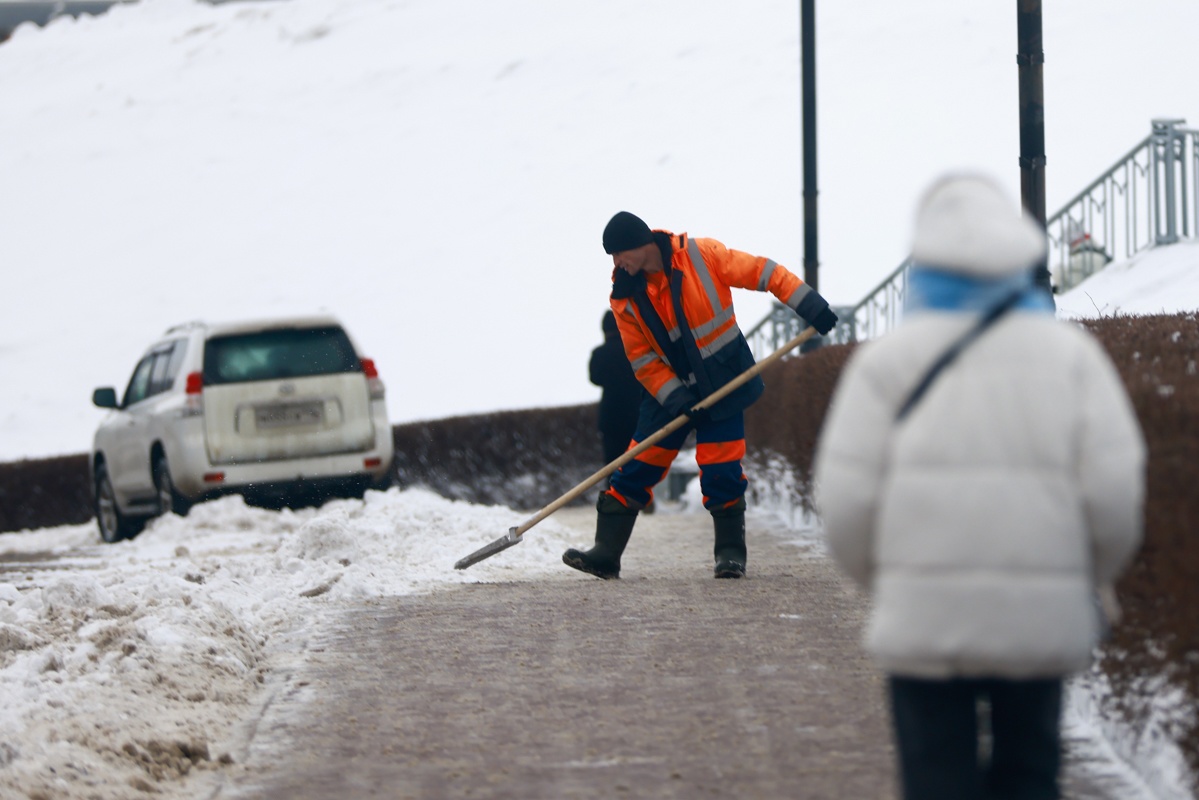 Метшин поручил главам районов ежедневно проверять работу по уборке снега