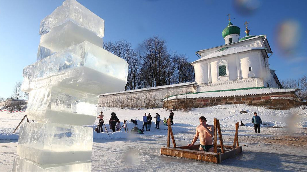 Голые девушки купаются на крещение (80 фото)