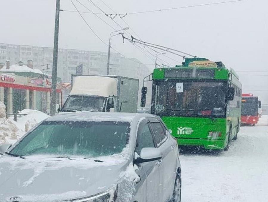 Казанских водителей попросили не мешать троллейбусам на дороге
