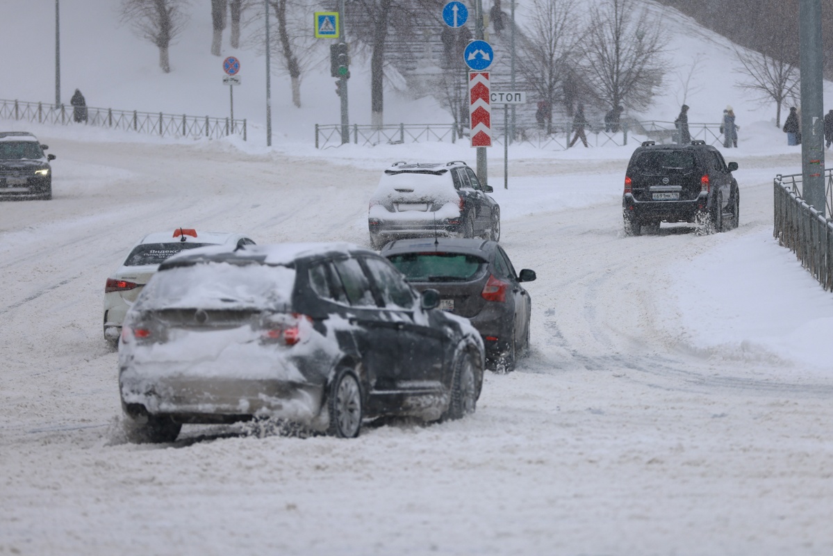 Во время метели в Казани произошло 95 ДТП