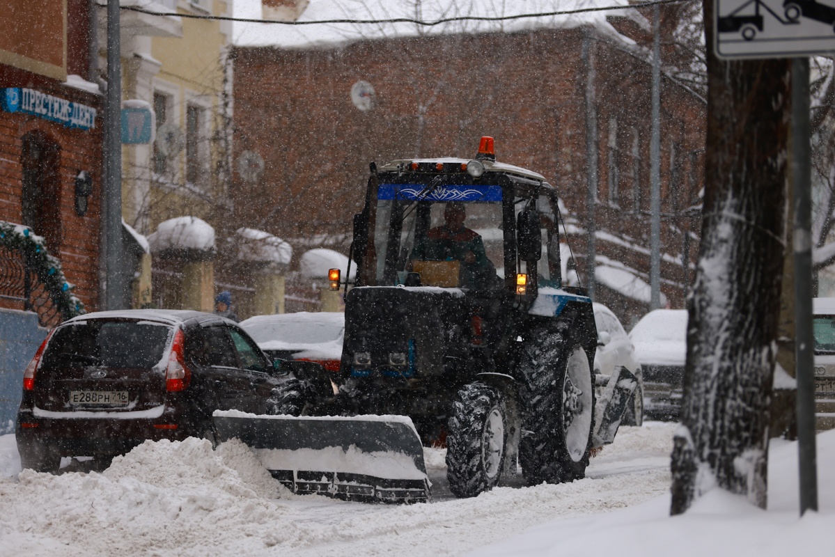 На полную ликвидацию снежных завалов в Казани потребуется неделя