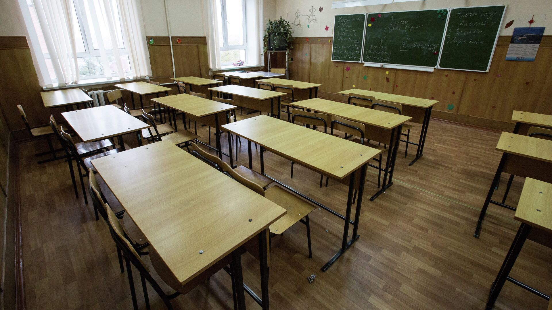 В школах Казани при переходе на дистант откроют дежурные классы