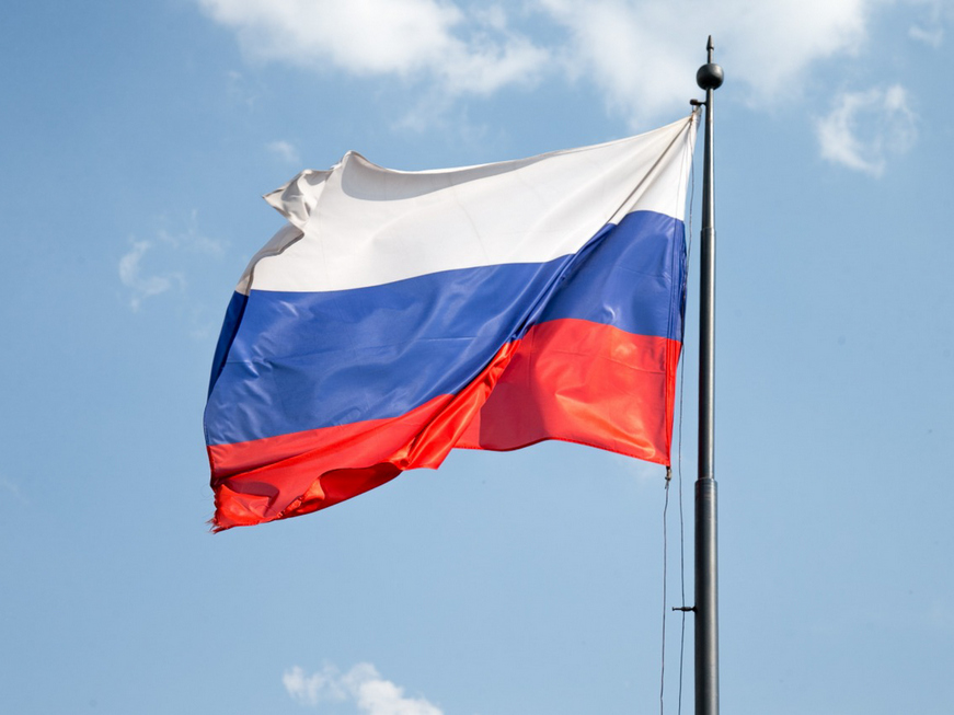 Образовательные учреждения обяжут повесить флаг России на зданиях