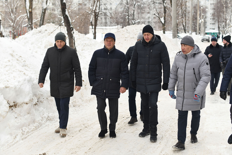 Мэр Казани поручил расчистить дороги для общественного транспорта