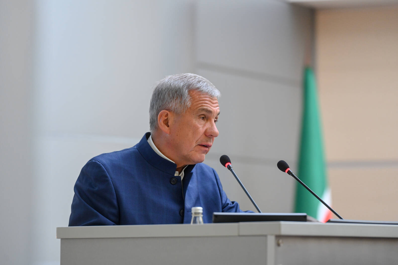 Минниханов призвал предупреждать межнациональные конфликты