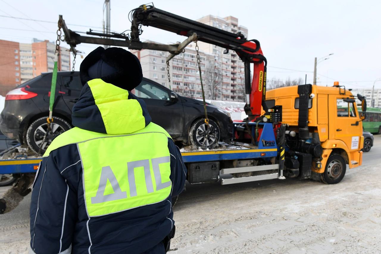 За неделю в Казани ГИБДД эвакуировало 487 авто, мешающих проезду