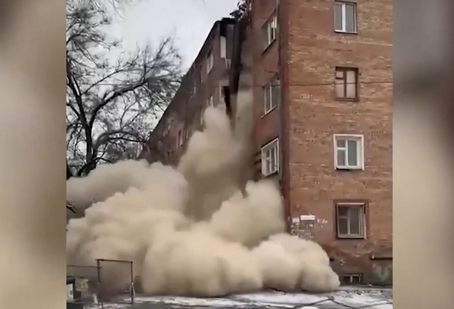 Появились кадры обрушения подъезда пятиэтажки в Ростове-на-Дону