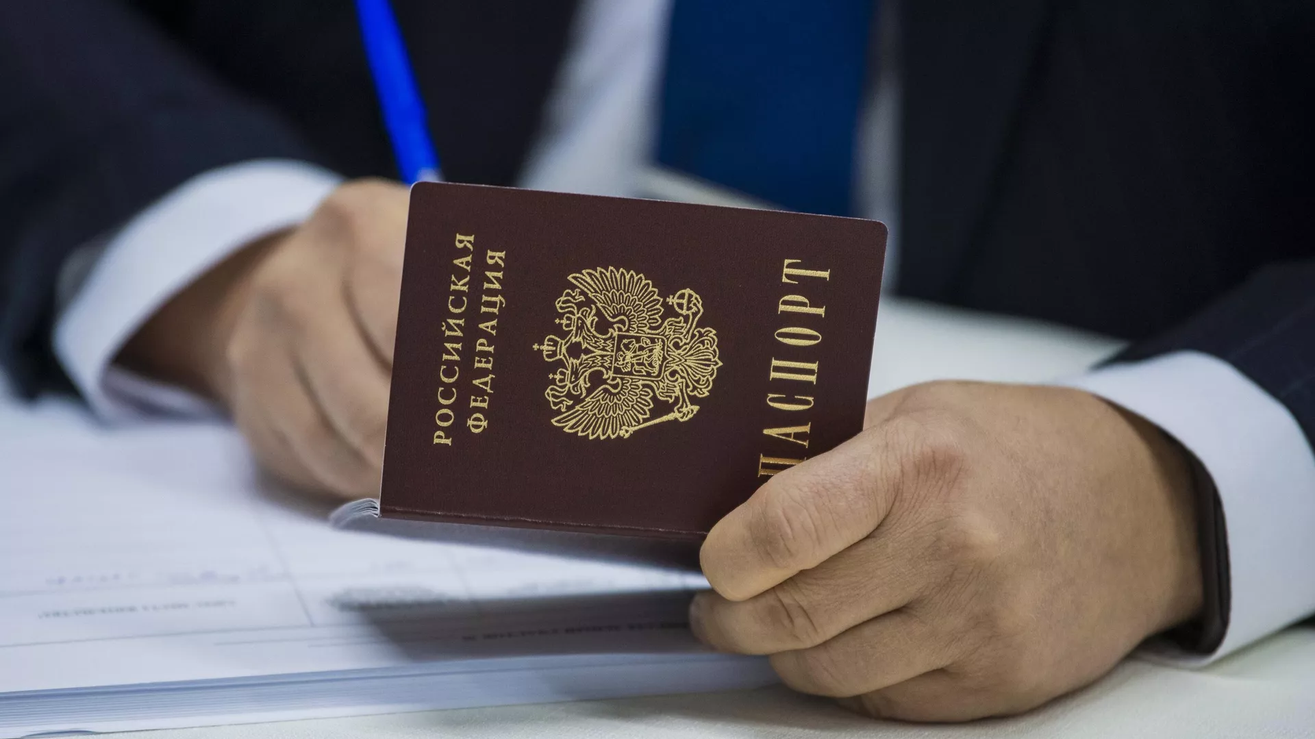 МИД планирует ввести консульский учет живущих за границей россиян