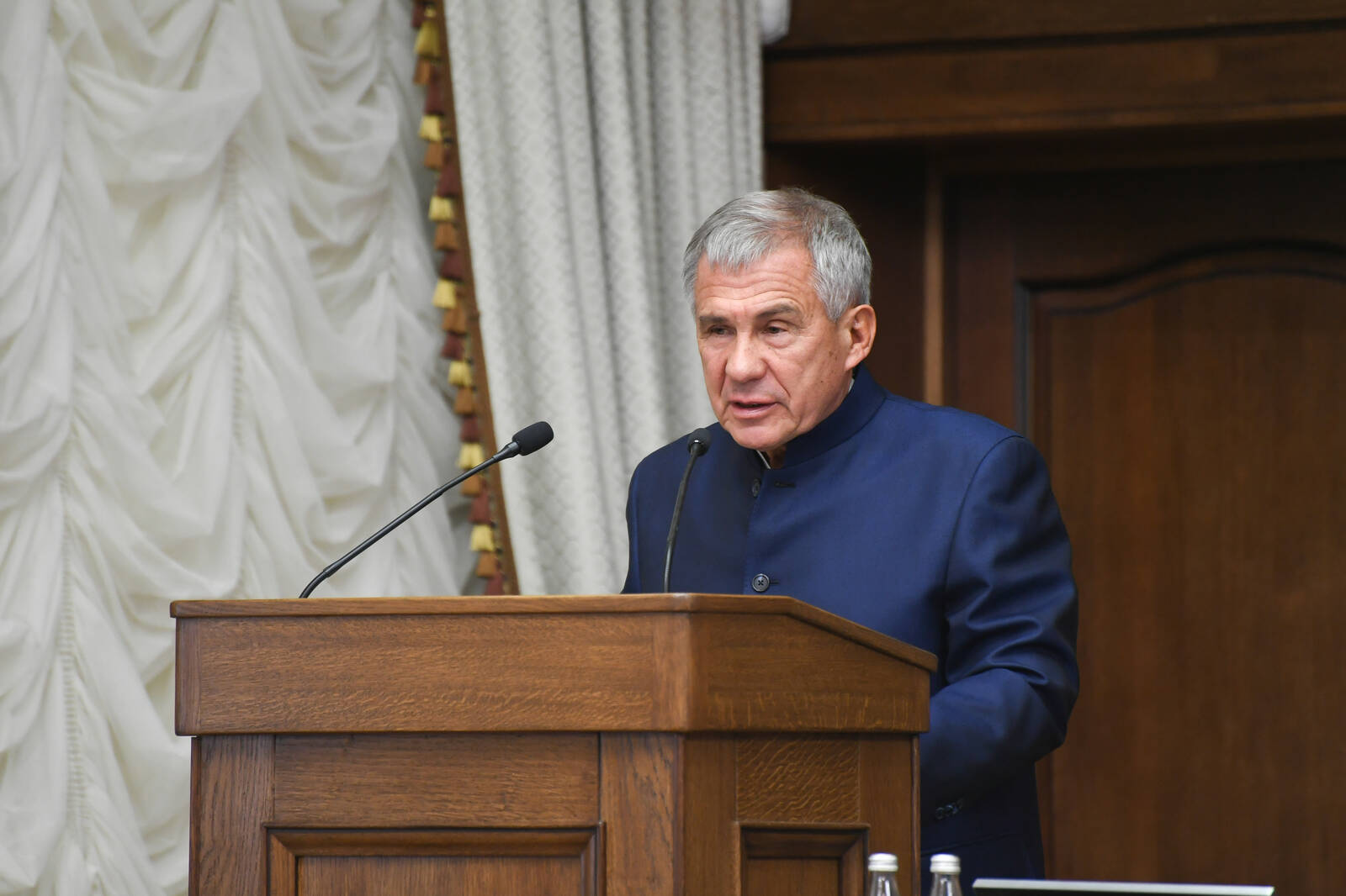 Минниханов раскритиковал чиновников за плохую расчистку дорог в снегопады