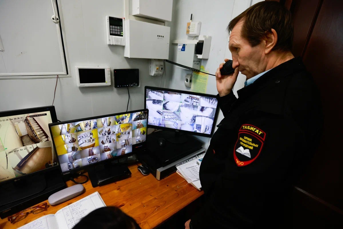 Из казанской гимназии эвакуировали более тысячи учеников