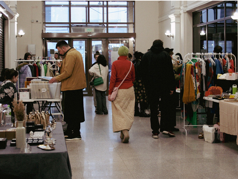 На фримаркет в Казани принимают одежду, обувь и книги