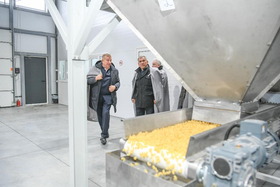 Минниханов побывал на новой макаронной фабрике в Казани