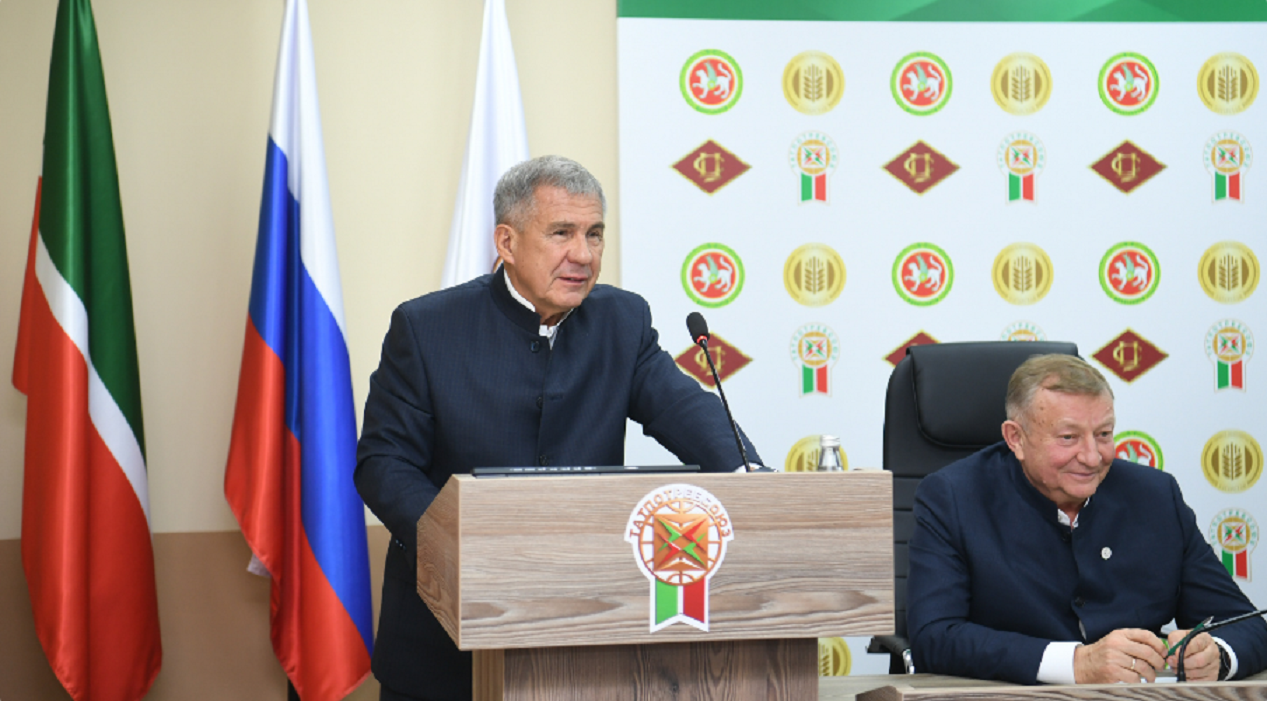 Минниханов поручил организовать качественную торговлю на селе