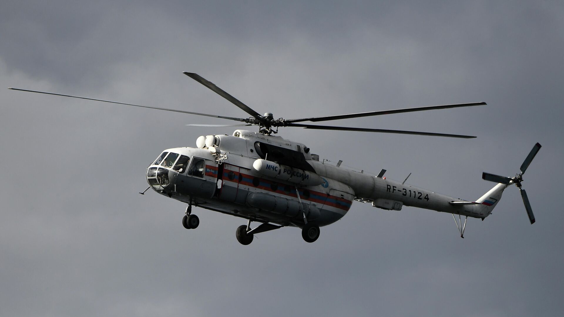 Пропавший с радаров вертолет Ми-8 ушел под лед Онежского озера
