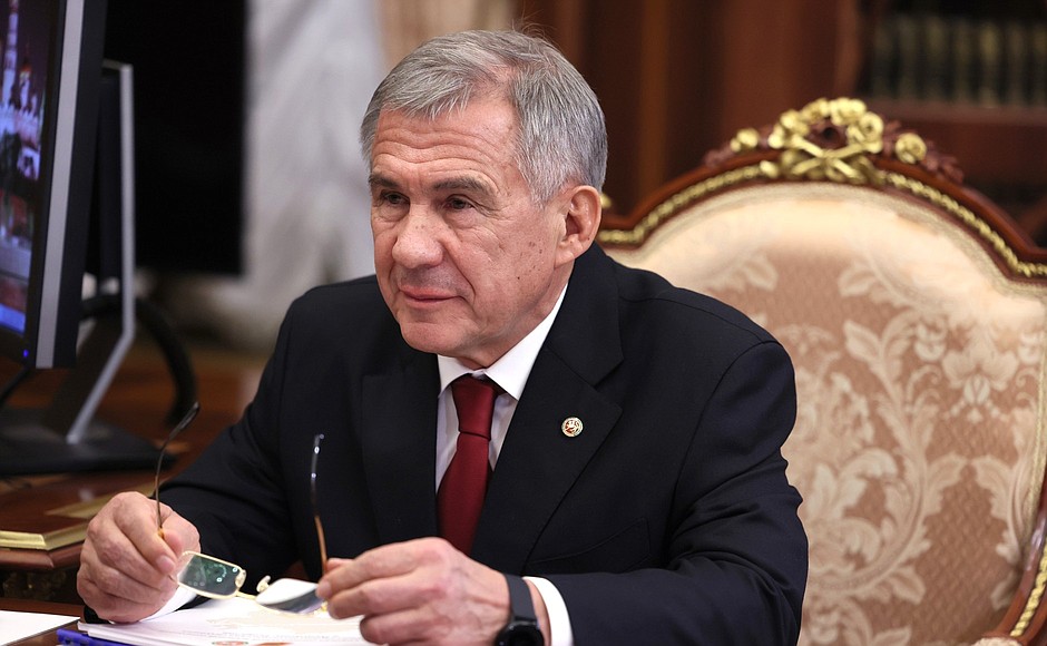 Минниханов поздравил Бектенова с назначением на пост в Казахстане