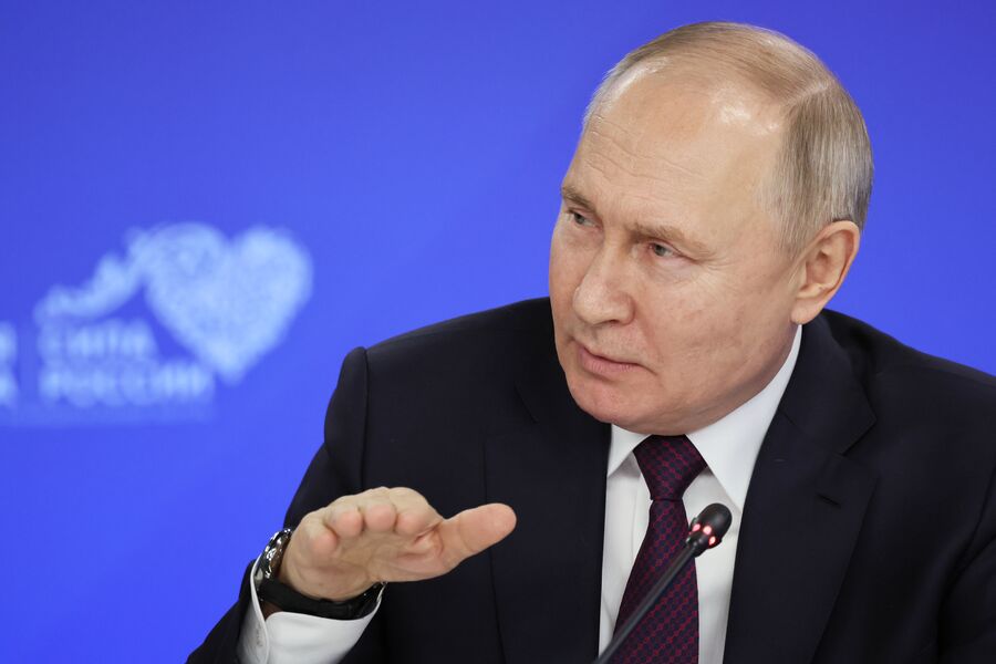 Путин: «Все школьные учебники и нацпроекты нуждаются в экспертизе РАН»