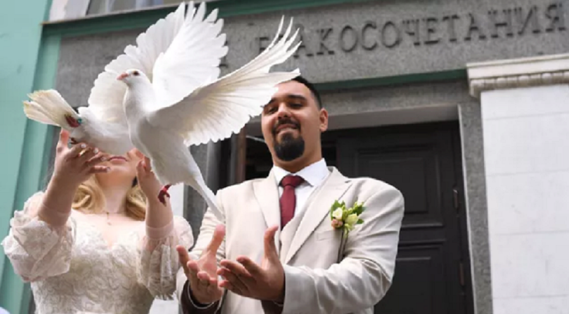 Глава ЗАГСа Татарстана посоветовала мужчинам жениться