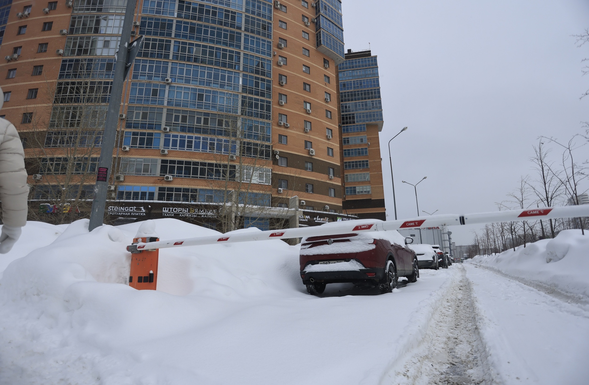 Казанцы выбирают шлагбаумы в войне за парковочные места