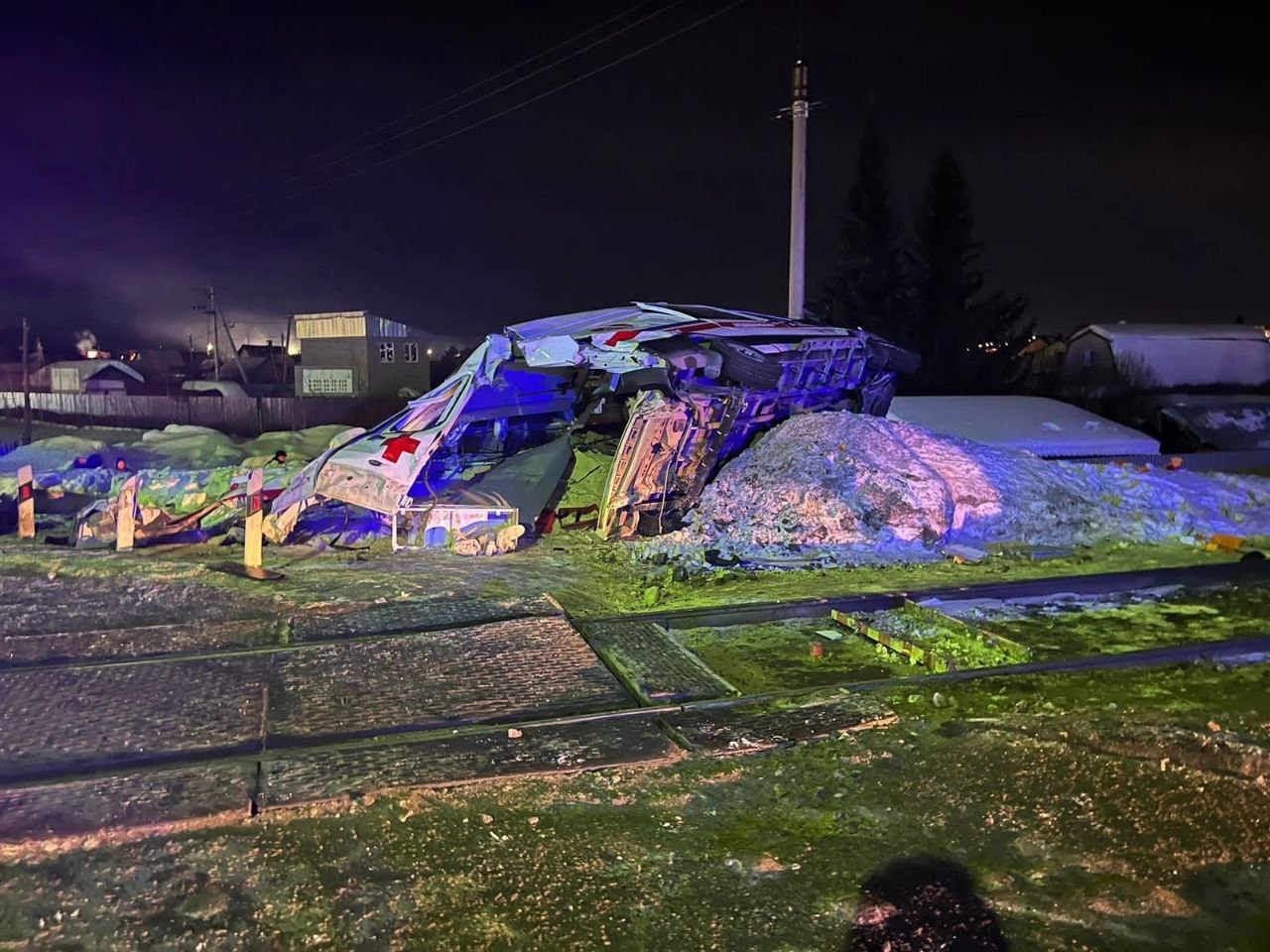 В Башкирии поезд снёс скорую на переезде, пациент умер