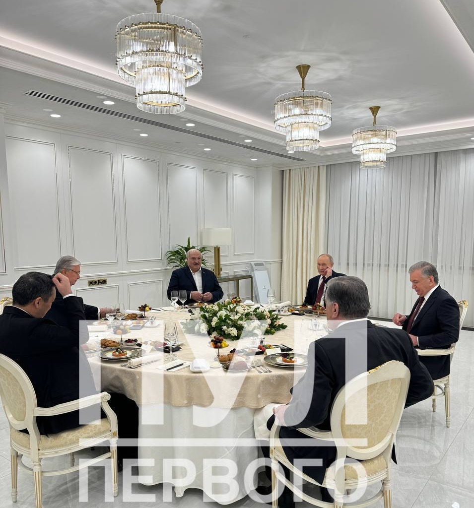 На ужин Путину и лидерам стран СНГ подали татарские треугольники