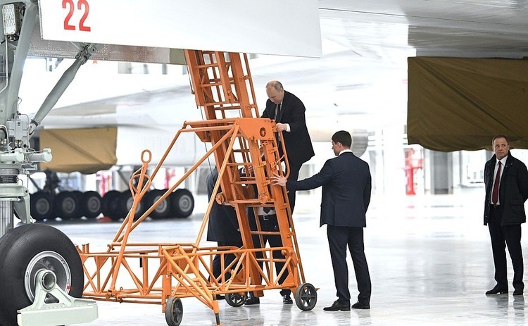 Путин совершит полет на Ту-160М в Казани